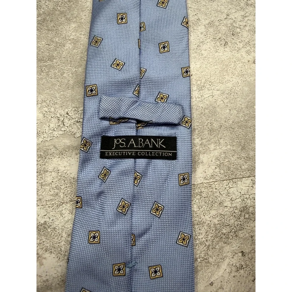 Jos. A. Bank Executive Tie Mens Blue Gold Silk Geometric Jacquard Necktie 60
